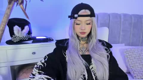 doll  bella online show from August 12, 3:47 pm