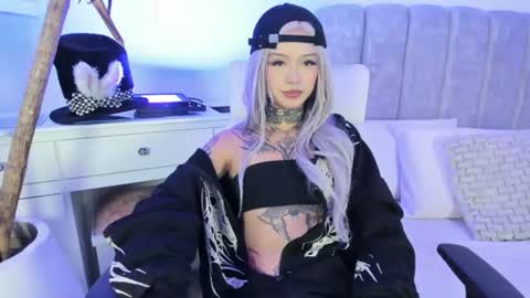 doll  bella online show from August 12, 5:59 pm