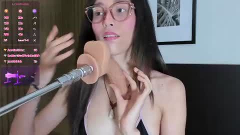 doll_bella_ online show from August 6, 9:14 pm