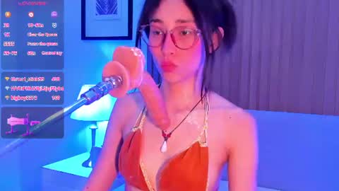 doll_bella_ online show from August 7, 10:10 pm