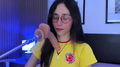 doll_bella_ online show from August 9, 7:48 pm