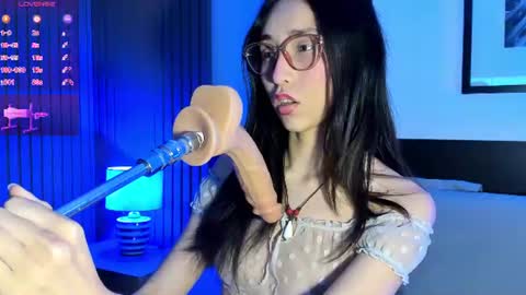 doll_bella_ online show from August 13, 8:01 pm