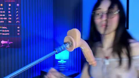 doll_bella_ online show from August 13, 9:07 pm