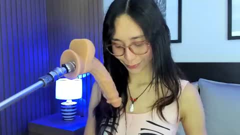 doll_bella_ online show from August 14, 9:29 pm