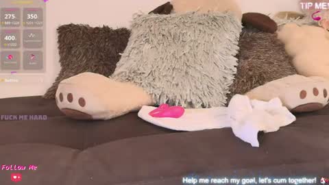 doll_lorenn26 online show from August 7, 1:05 am