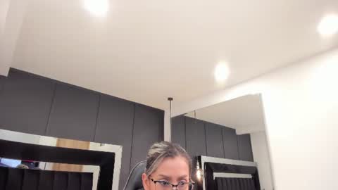dolly walker online show from August 7, 10:10 pm