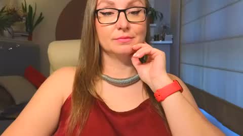 DOM MUMMY online show from July 25, 7:12 am