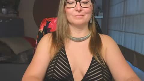 DOM MUMMY online show from August 3, 1:51 pm