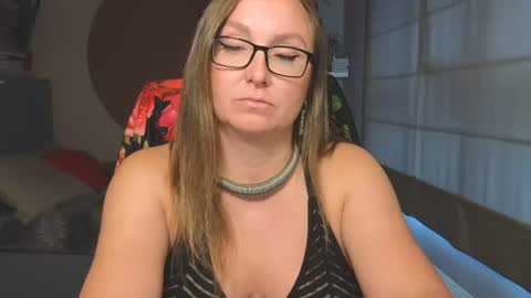 DOM MUMMY online show from August 3, 2:57 pm