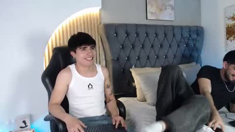 domboy  online show from August 31, 9:04 pm