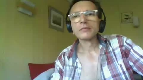 domi94300 online show from August 13, 4:10 pm
