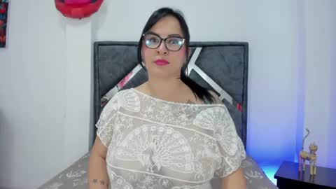 domi  online show from August 3, 12:01 pm