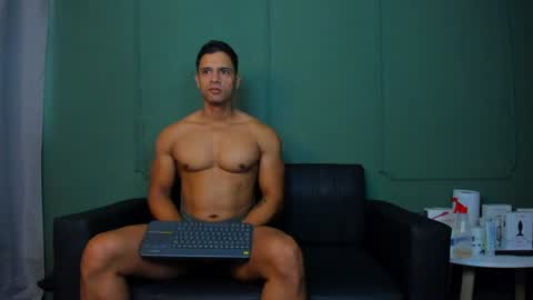 dominc_berry online show from June 10, 12:23 pm