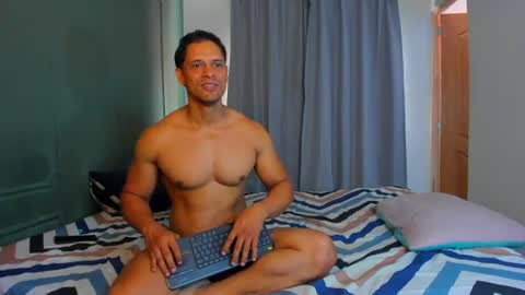 dominc_berry online show from July 23, 3:58 pm