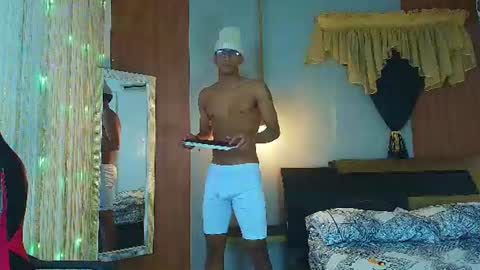 dominic_smith_ online show from June 19, 5:29 am