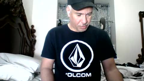 luis online show from July 12, 6:14 pm