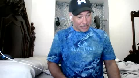 luis online show from August 2, 10:06 pm