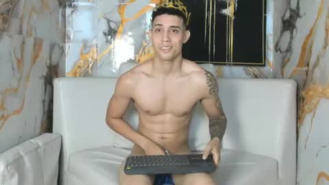 dominyck_ online show from August 4, 9:28 am