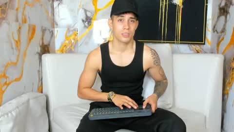 dominyck_ online show from August 13, 3:53 am