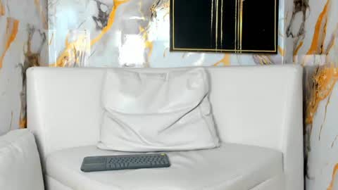 dominyck_ online show from August 14, 11:14 am