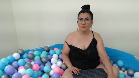 Anny online show from August 6, 2:16 pm