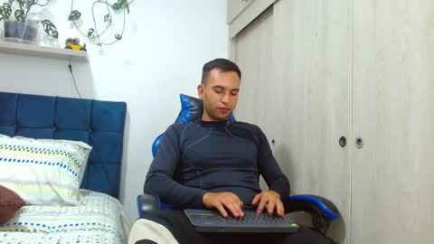 dorian_h online show from April 21, 6:44 pm