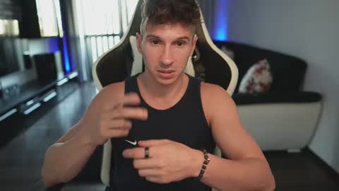 Dorian Reyes online show from August 3, 4:41 am