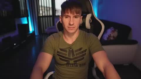 Dorian Reyes online show from August 11, 3:08 am