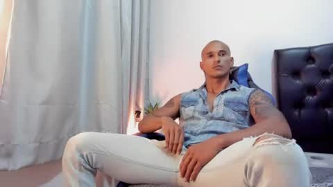 Isabella and Alessandro online show from August 12, 11:40 pm