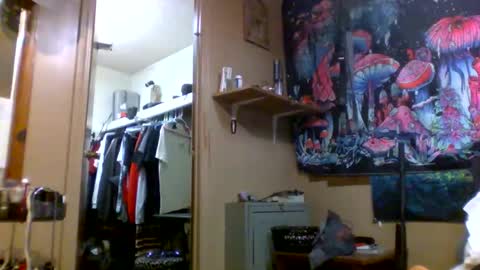 doubravaghost87 online show from June 2, 8:23 pm