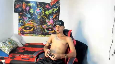 douglas_gallegos online show from August 9, 7:15 pm
