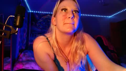 Suki Booty online show from May 7, 5:30 am