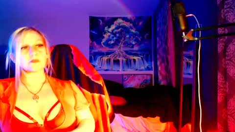 Suki Booty online show from May 20, 6:36 am