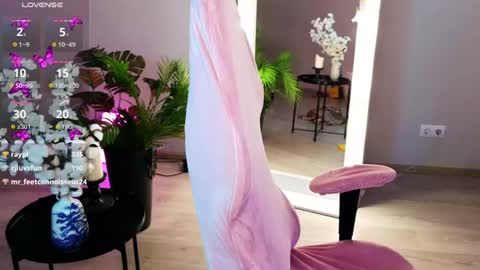 Draculaura online show from August 13, 2:53 pm