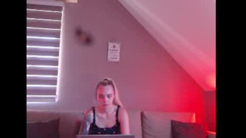 dreamcatcherfantasy online show from August 2, 7:15 am