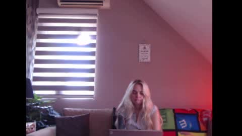 dreamcatcherfantasy online show from August 18, 10:32 am