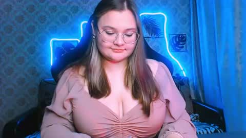 dreamforyoue2 online show from July 24, 8:45 pm