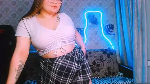 dreamforyoue2 online show from July 30, 8:48 pm