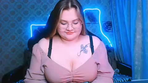 dreamforyoue2 online show from August 1, 8:59 pm