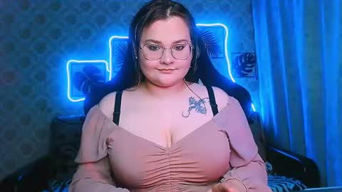dreamforyoue2 online show from August 2, 7:10 pm