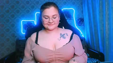 dreamforyoue2 online show from August 2, 10:28 pm