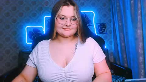 dreamforyoue2 online show from August 5, 9:13 pm