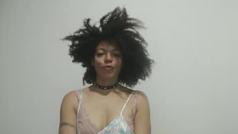 DreamyLatina online show from May 4, 1:44 am