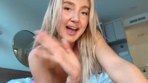 lilahh D online show from August 10, 2:46 am