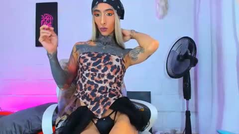 drippyorlove online show from July 27, 6:35 pm