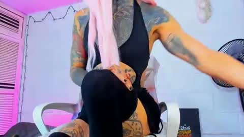 drippyorlove online show from August 2, 3:30 pm