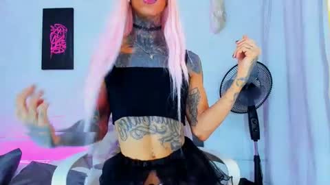 drippyorlove online show from August 3, 7:10 pm