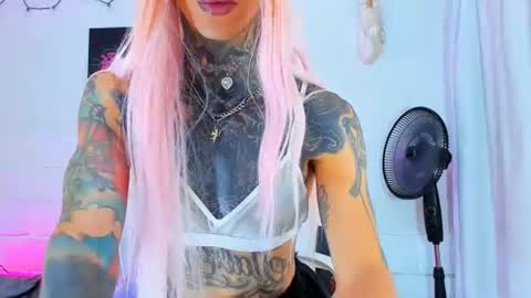 drippyorlove online show from August 11, 7:49 pm