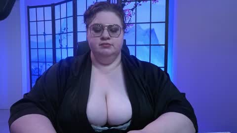 drivethruchloe online show from September 8, 7:37 am