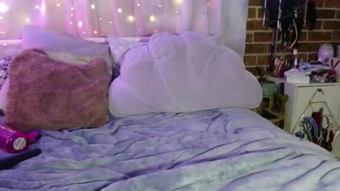 YourBratToBe online show from April 2, 3:47 am